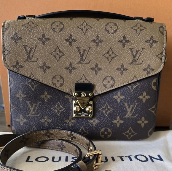 ▪︎ 💯% AUTH Louis Vuitton Reversible Pochette Metis Crossbody Bag ▪︎ - Picture 1 of 10